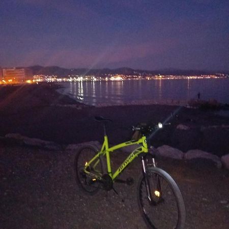 Apto A 5 Min A Pie De La Playa Málaga Exteriör bild