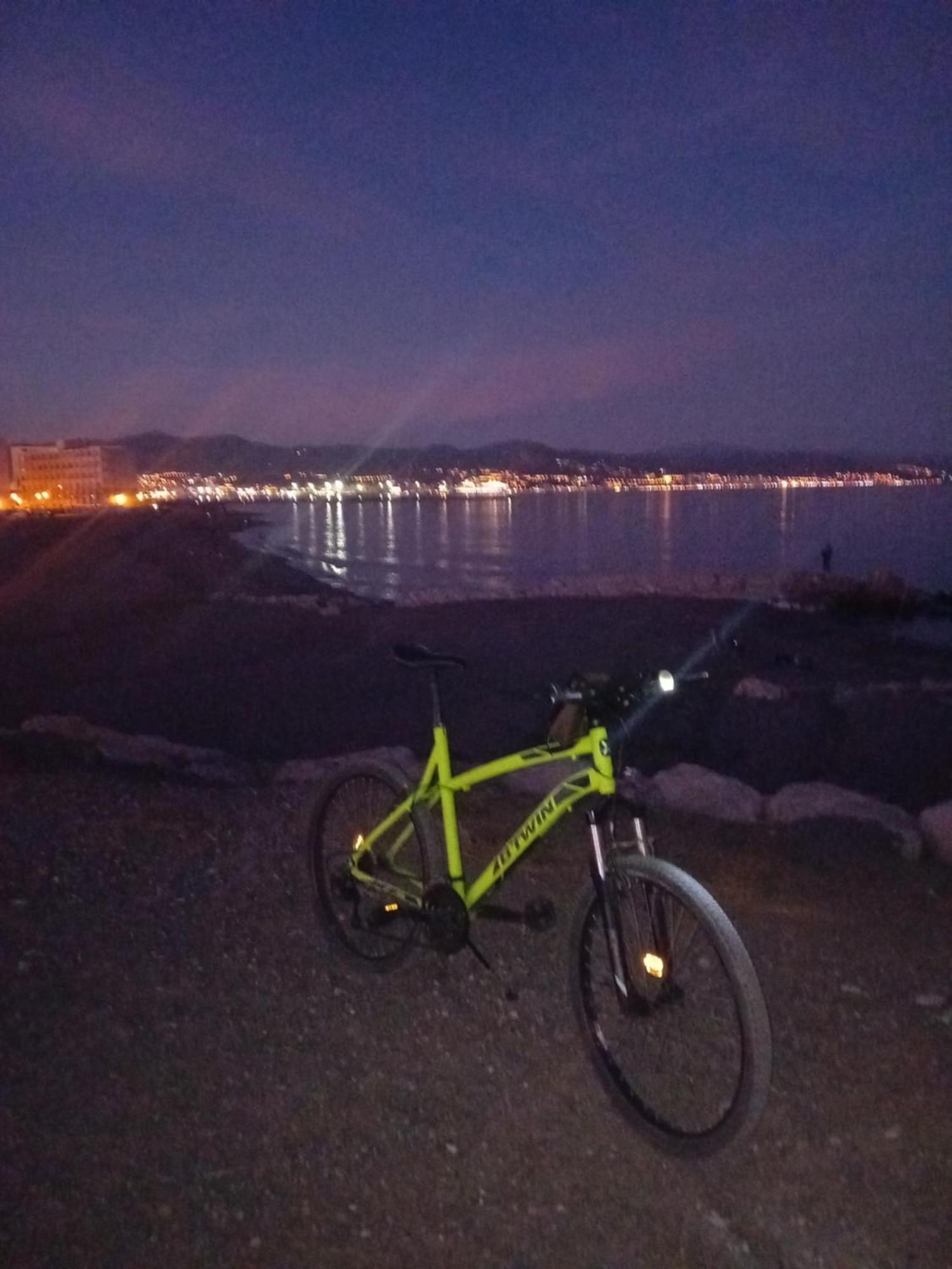 Apto A 5 Min A Pie De La Playa Málaga Exteriör bild